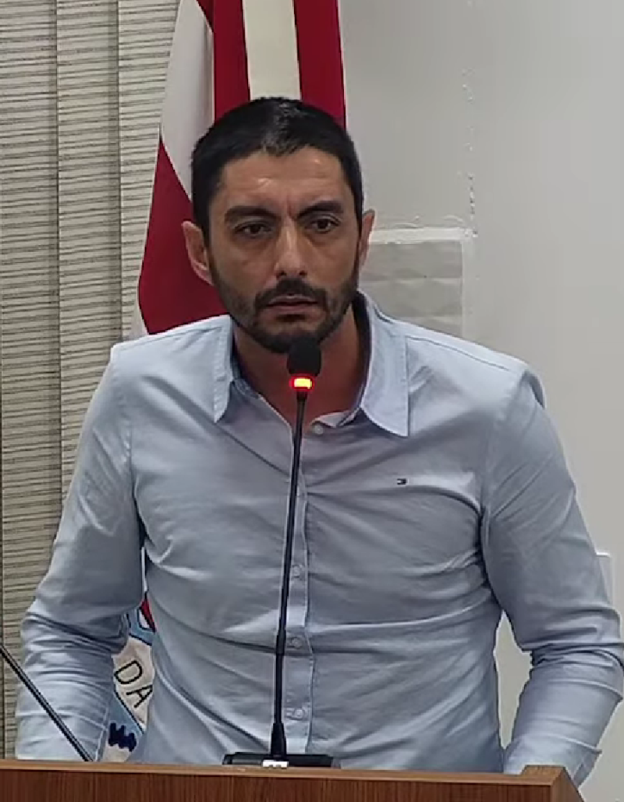 Eduardo Diou responde a críticas e defende projeto sobre entrada de pais nas escolas