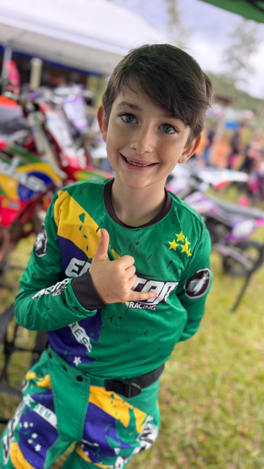 Jovem piloto de Capão da Canoa busca apoio para seguir no motocross e promove rifa solidária
