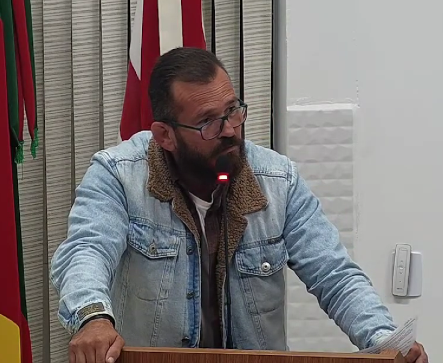 Adriano Novaski relata agressão em posto de saúde e ameaça contra professora